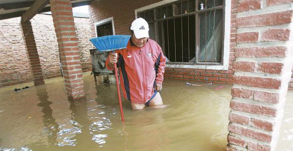 En estas condiciones ha quedado la casa de Raúl Alfaro Ibarra. Su esposa ya se enfermó