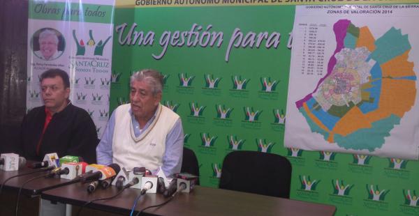 El funcionario negó rotundamente que se trate de un aumento en los impuestos y dijo que la medida busca evitar que los pobres sigan subvencionando a los ricos