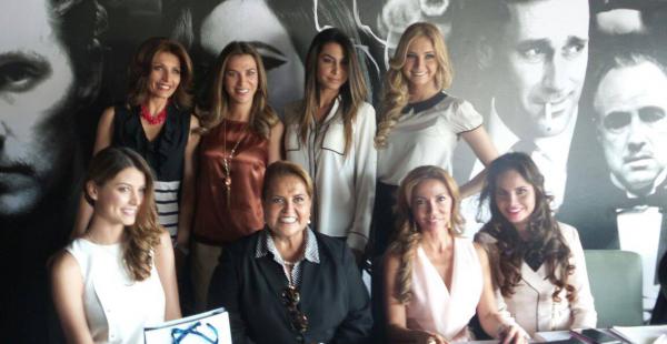 El jurado junto a Gloria Limpias, organizadora del evento