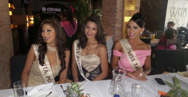 Las candidatas disfrutando del almuerzo