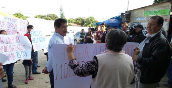 Familiares del comerciante Pablo Morales, asesinado en mayo pasado, protestaron en puertas de la Felcc