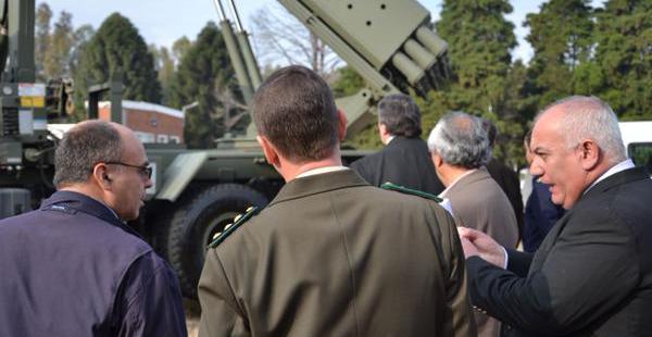El ministro de Defensa de Bolivia y una delegación de encuentran en el vecino país como parte de los acuerdos de cooperación.