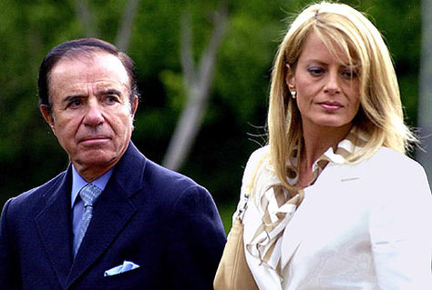 Carlos Menem junto a Cecilia Bolocco. Foto: www.radioagricultura.cl