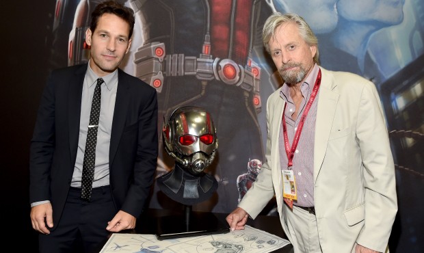 Comic-Con-2014-Ant-Man-Photo-Michael-Douglas-and-Paul-Rudd-with-Helmet-620x370