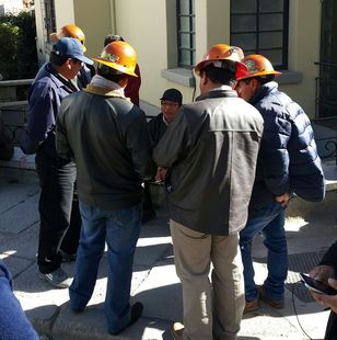 Dirigentes de Comcipo esperan en puertas del FNDR.