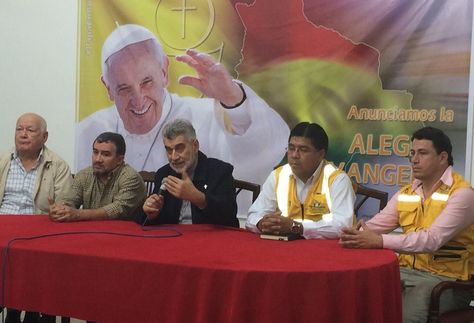 Representantes del Arzobispado de Santa Cruz, transporte público y Alcaldía en conferencia de prensa. Foto: Facebook Papa en Bolivia