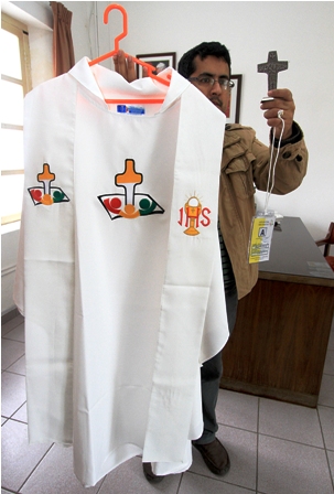 La-Arquidiocesis-entrega-las-casullas-para-la-misa