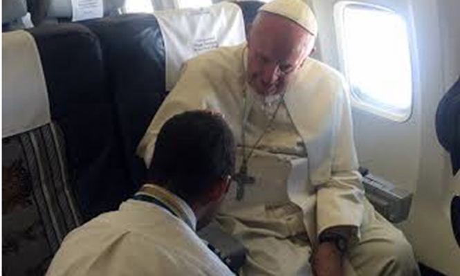El papa Francisco pidió ver a toda la tripulación que lo trajo hasta La Paz para agradecerle