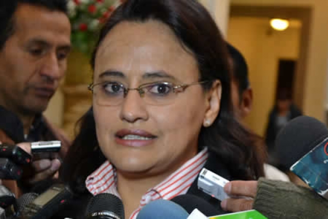Evo firmó acuerdos antes: ''Las circunstancias eran diferentes'', dice la Ministra Valdivia Evo firmó acuerdos antes: ''Las circunstancias eran diferentes'', dice la Ministra Valdivia