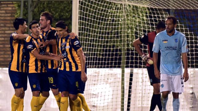 Jugadores de Luqueño celebran el triunfo ante Aurora en la Copa Sudamericana. Foto. AFP