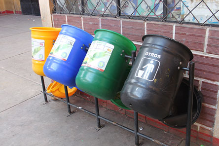 Plantean un proyecto para el recojo de basura en Santa Cruz