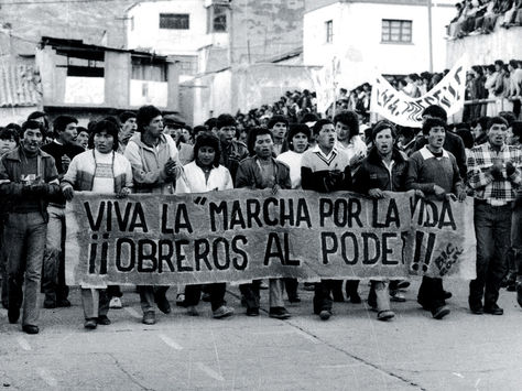 Movilización. Los mineros del país comienzan la marcha en Oruro con la intención de llegar a La Paz.