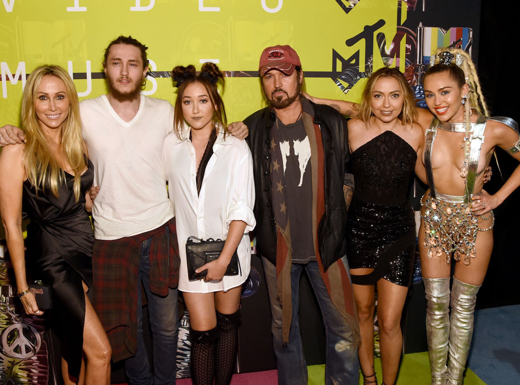Tish Cyrus, Braison Cyrus, Noah Cyrus, Billy Ray Cyrus, Brandi Glenn, 2015 MTV Video Music Awards, VMA