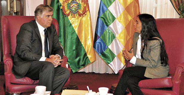 En febrero, el cónsul buscó diálogo con Gabriela Montaño, presidenta de Diputados