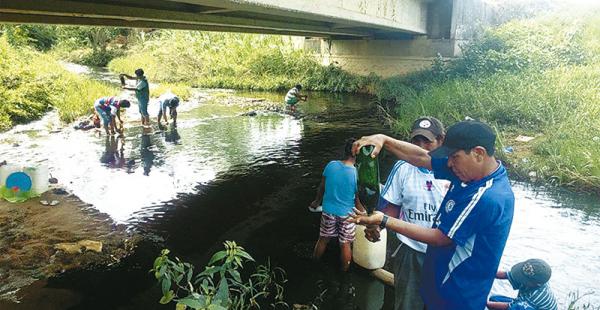 derrame de petróleo en ivirgarzama, los pobladores están alerta por la afectación