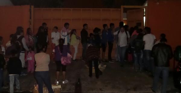 Los seguidores de ambos finalistas estuvieron desde tempranas horas haciendo cola para entrar a mirar en primera fila el show