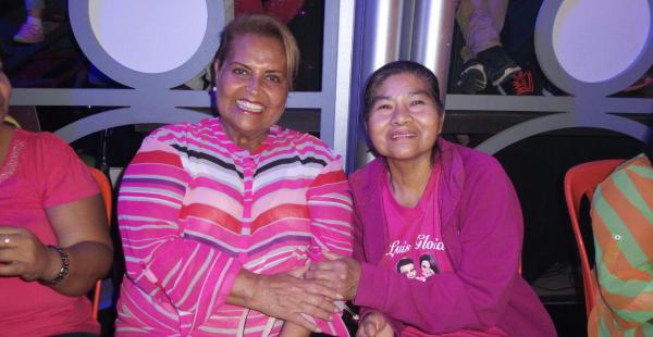 Gloria de Limpias no faltó a la cita y llegó hasta la red Uno para apoyar a su hija Gloria Mariana