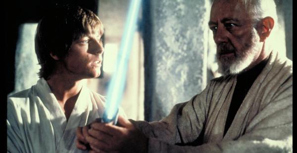 Obi-wan Kenobi y Luke Skywalker en la primera película de Star Wars, película estrenada en 1977