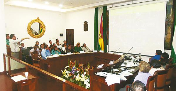 Freddy Arauco, de Obras Públicas, expone los proyectos