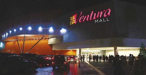 El nuevo mall se construirá en una superficie de 42.000 m2. El de Equipetrol (foto) comprende 27.000