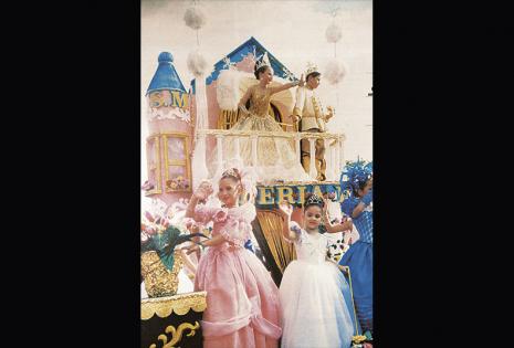 Fue reina del Carnaval infantil de 2001, se mostró en un castillo