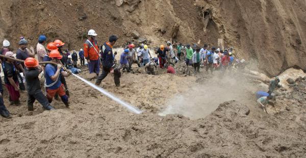El tifón Goni se encontraba este lunes al sur de Japón, donde las fuertes ráfagas de viento arrastraron vehículos y arrancaron postes eléctricos.