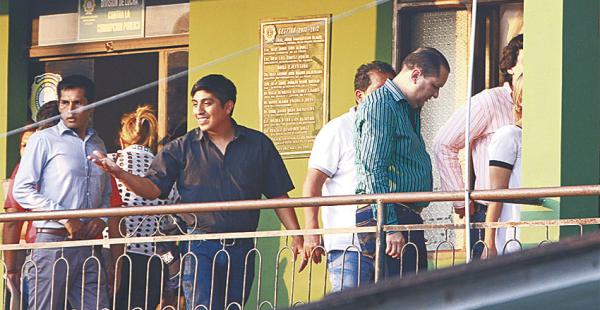 El exalcalde Rolando Romero (de polera) en la audiencia cautelar cuando fue enviado con detención preventiva