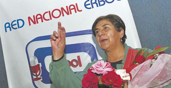 Amalia Pando se despidió de la audiencia. Cientos de personas acudieron a la emisora. Tiene su futuro laboral incierto