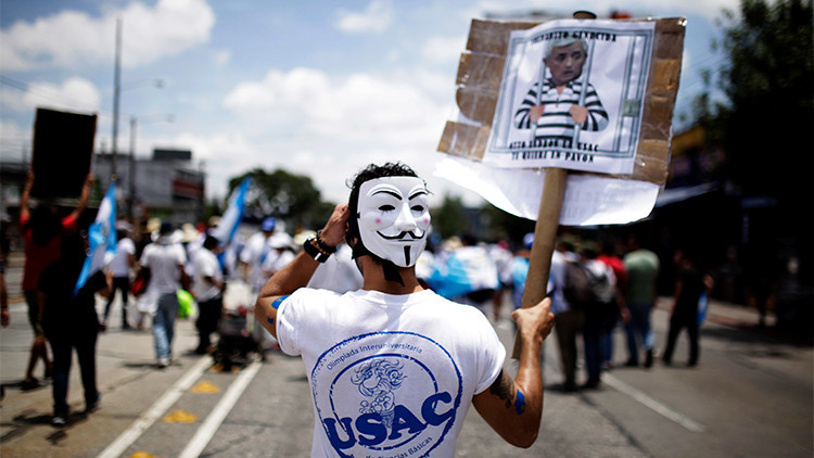 Entre protestas y caos político: ¿Por qué Guatemala 'se rebeló' contra su presidente?