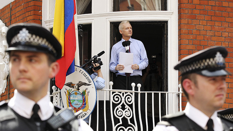 Julian Assange teme