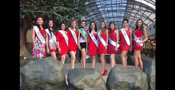 La boliviana junto a las otras candidatas