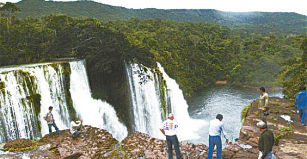 El vicepresidente García Linera visitó la reserva natural cruceña