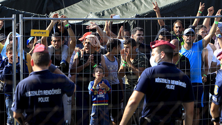 Hungría termina la construcción del cercado en la frontera con Serbia