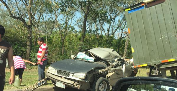 Afortunadamente no hubo pérdida de vidas y solo resultó herido el conductor del motorizado