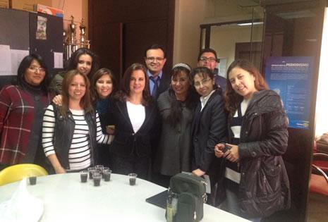 La presentadora de TV fue agasajada por sus colegas de la red PAT, por la noche tendrá una celebración más familiar