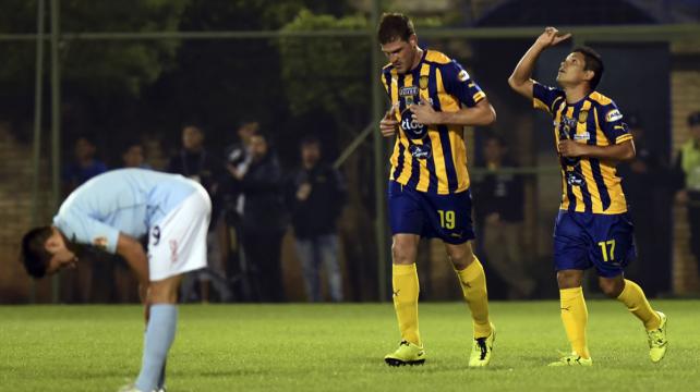 Mendieta festeja la apertura del marcador a favor del conjunto paraguayo. Foto: AFP