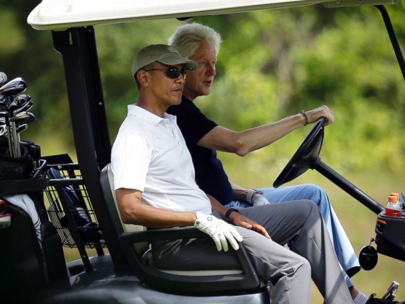 AP_barack_obama_bill_clinton_golf_3_