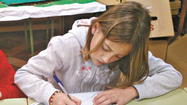 Comprensión. Tomar apuntes a mano requiere un procesamiento cognitivo más exigente, afirman los expertos.