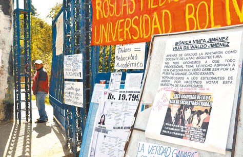 Conflicto. Estudiantes de la UMSS protestaron durante un paro de cuatro meses contra supuestos familiares del rector. Foto: Fernando Cartagena