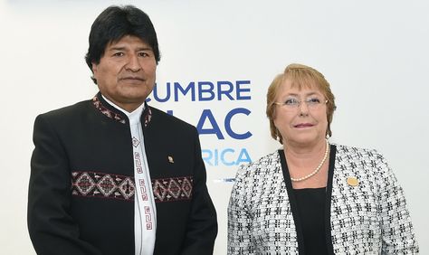 El presidente Evo Morales junto a la mandataria chilena Michelle Bachelet, durante un encuentro de la Celac. Foto: Archivo