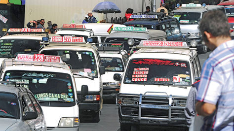 Pulseta. Minibuseros en pos de un incremento de los pasajes. Esta es la principal modalidad de transporte en La Paz.