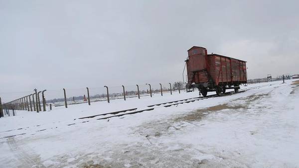 Una imagen de archivo muestra un vagón de tren en el campo de concentración nazi de Auschwitz-Birkenau. REUTER