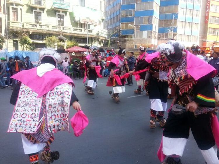 Los pujllay de la carrerta de Tecnología Médica. Entrada Universitaria 2015