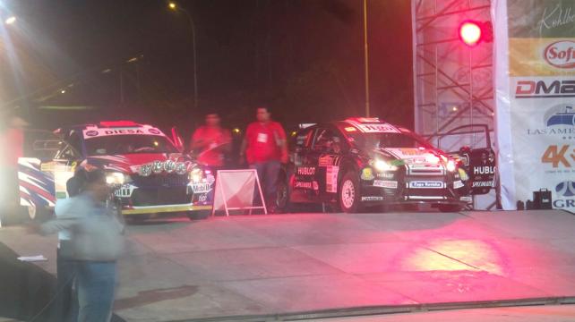 Los paraguayos Gustavo Saba y Diego Dominguez los primeros en largar esta noche. Foto. Nataly Carrión