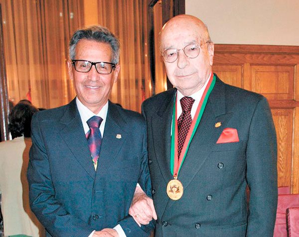 EL AUTOR DEL LIBRO RAUL RIVADENEIRA JUNTO A MARCELO PÉREZ MONASTERIOS