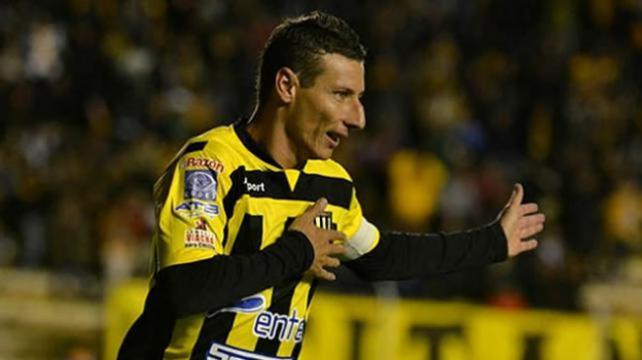 El capitán Pablo Daniel Escobar anotó el primero a los 34 minutos de juego. Ciclón cae (0-1) ante el Tigre. Se juega en el IV Centenario. Foto. Internet