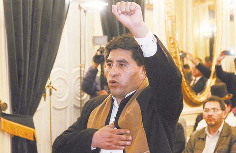 Nombramiento. Cocarico jura como ministro.