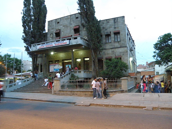 Edificio central de la Universidad Autónoma Juan Misael Saracho de Tarija. (Foto de archivo)