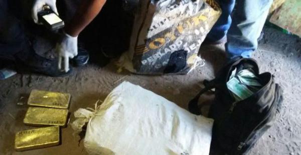 Producto de la detención de seis personas se logró recuperar parte del millonario botín, consistente en dinero y lingotes de oro.
