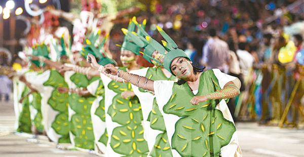 El ballet Hamacas y el colegio Venancio Aquino se lucieron en su presentación de la etnia yuracaré. Una de las mejores actuaciones